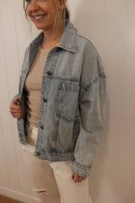 Load image into Gallery viewer, Bella Back Pleated Jacket

