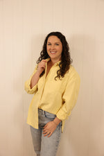 Load image into Gallery viewer, Vanna's Button Up >> Daisy
