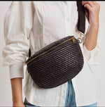 Load image into Gallery viewer, Belt Bag >> Chocolate
