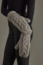 Load image into Gallery viewer, Gray Cable Knit Mittens
