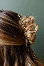 Load image into Gallery viewer, Twisted Gold Claw Clip
